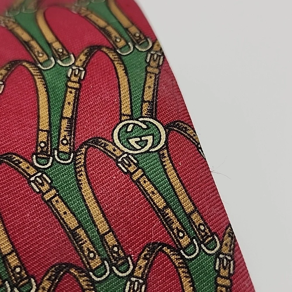 Authentic Gucci‎ Red and Green Patterned Tie With CoA